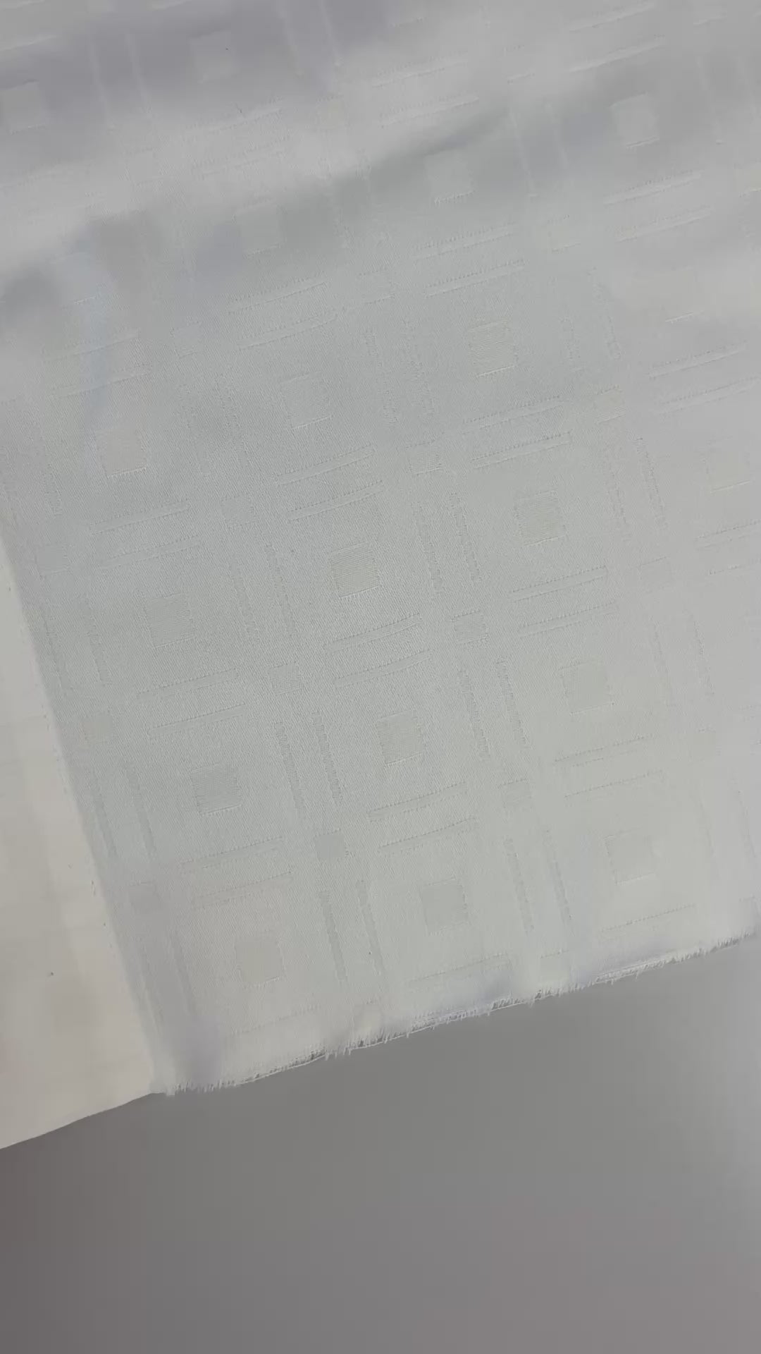 Coupon tissu jacquard géométrique crème 100% coton