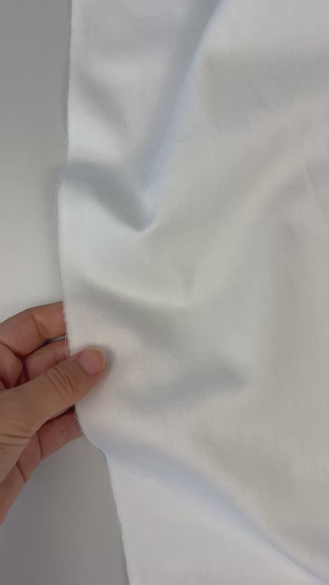 Coupon tissu satin 100% coton broderie B