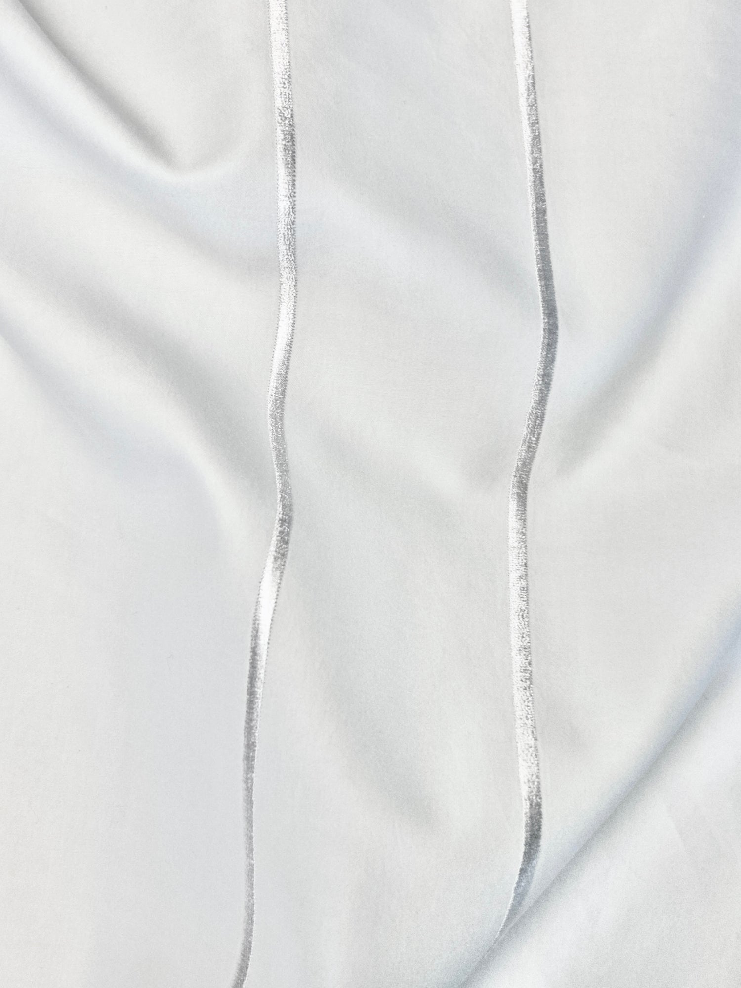 Coupon tissu liseré double argent satin 100% coton