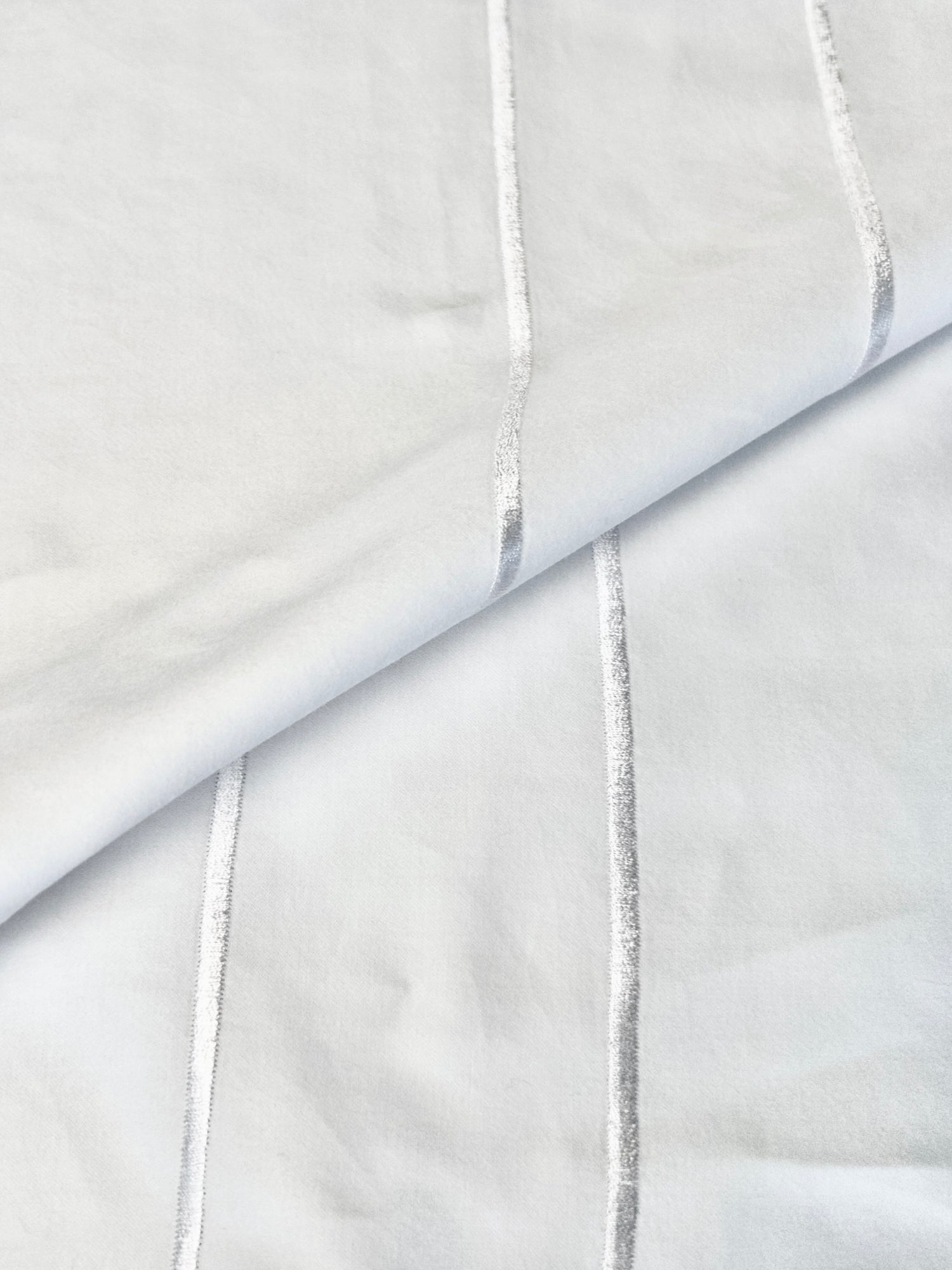 Coupon tissu liseré double argent satin 100% coton