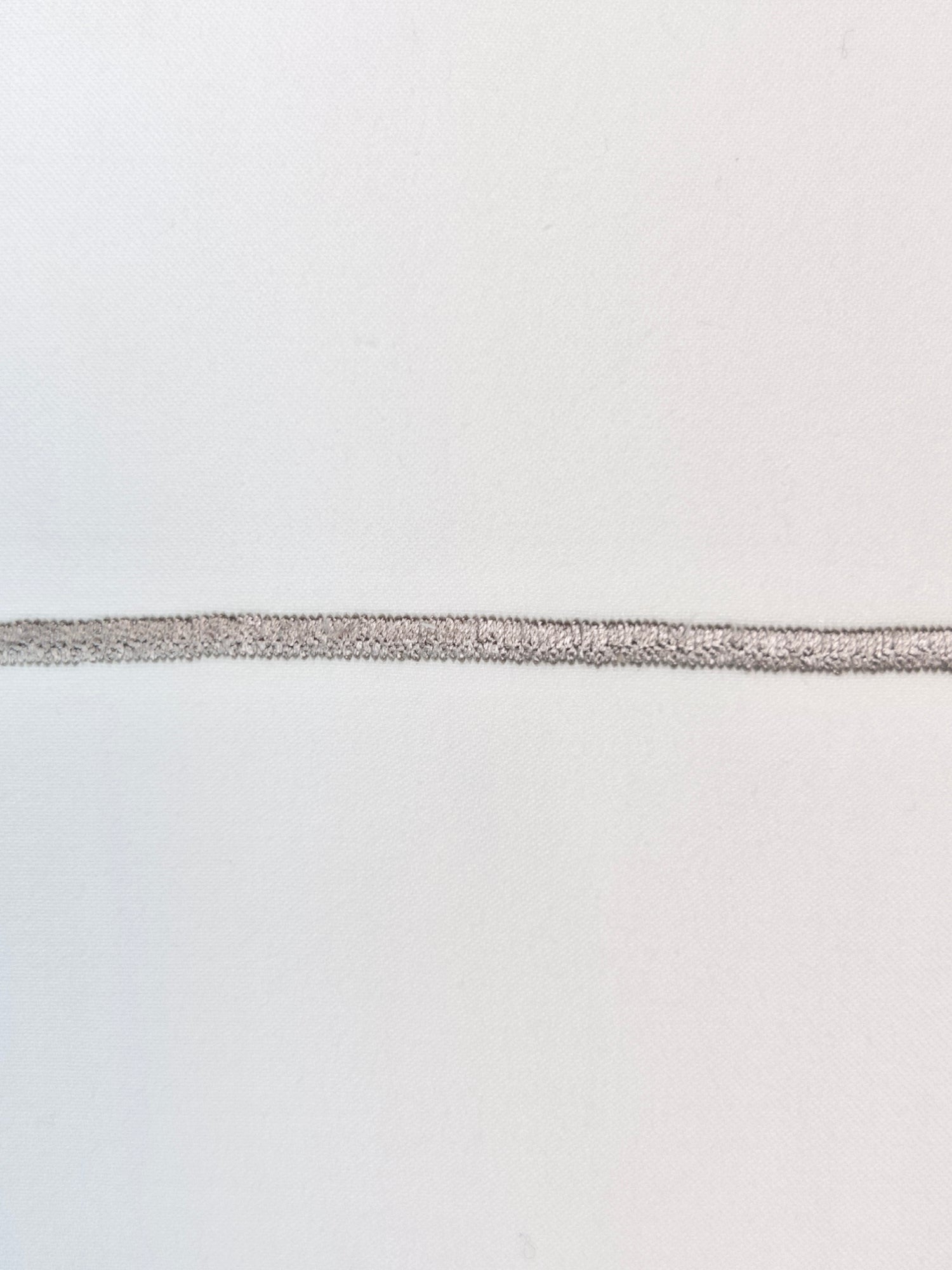 Coupon tissu liseré taupe satin 100% coton