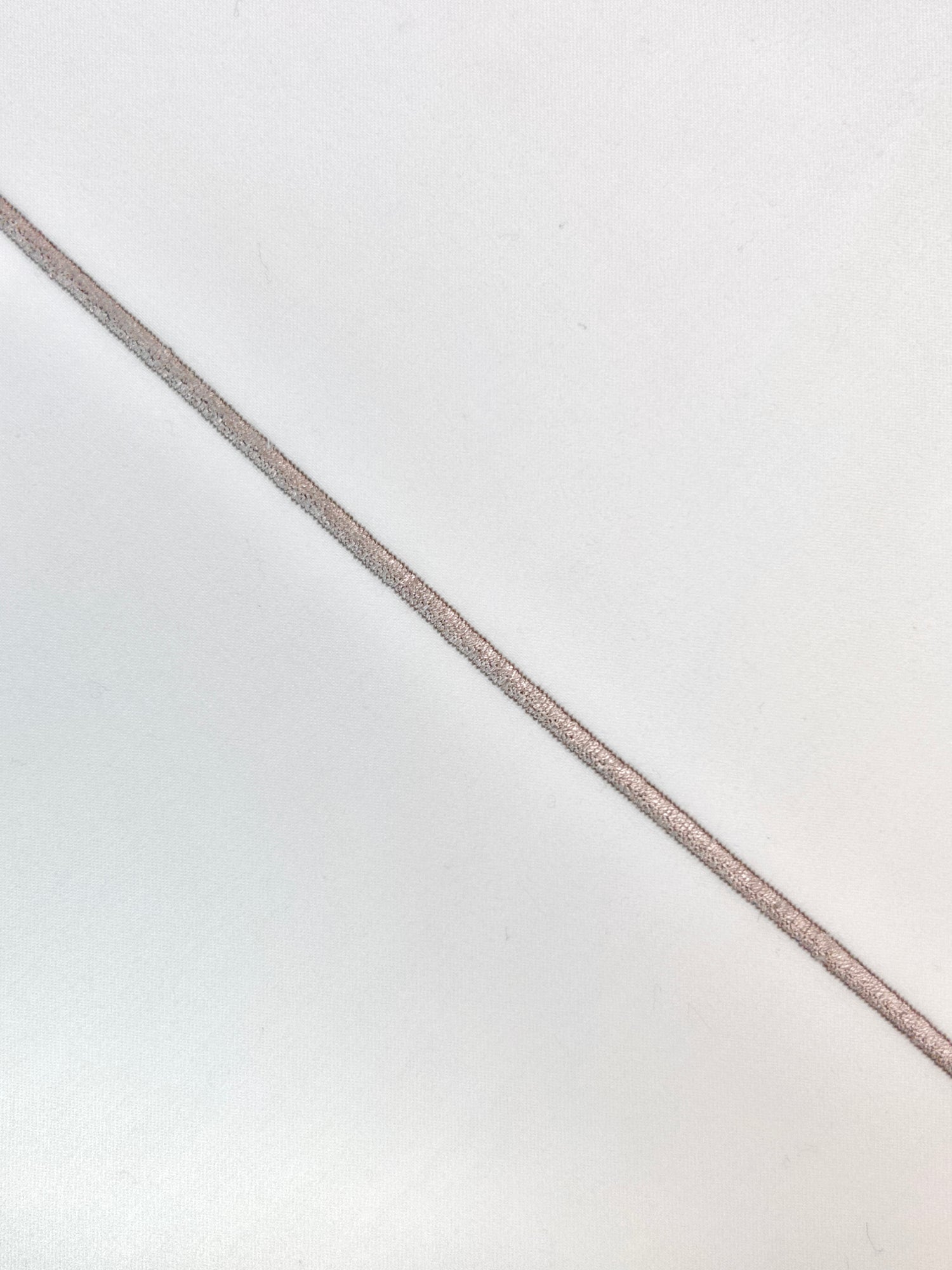 Coupon tissu liseré taupe satin 100% coton