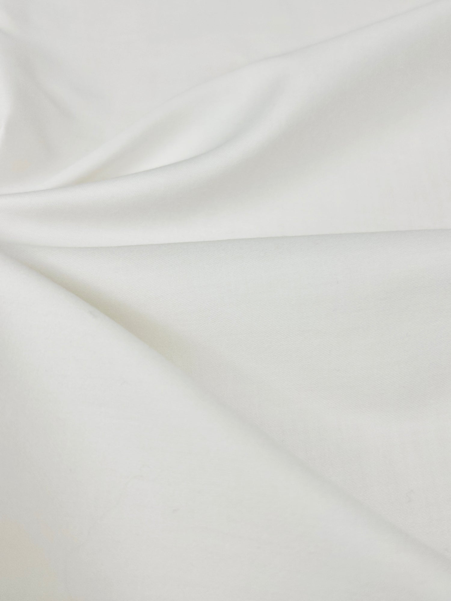 Coupon tissu satin blanc cassé 100% coton grammage 150 g/m²