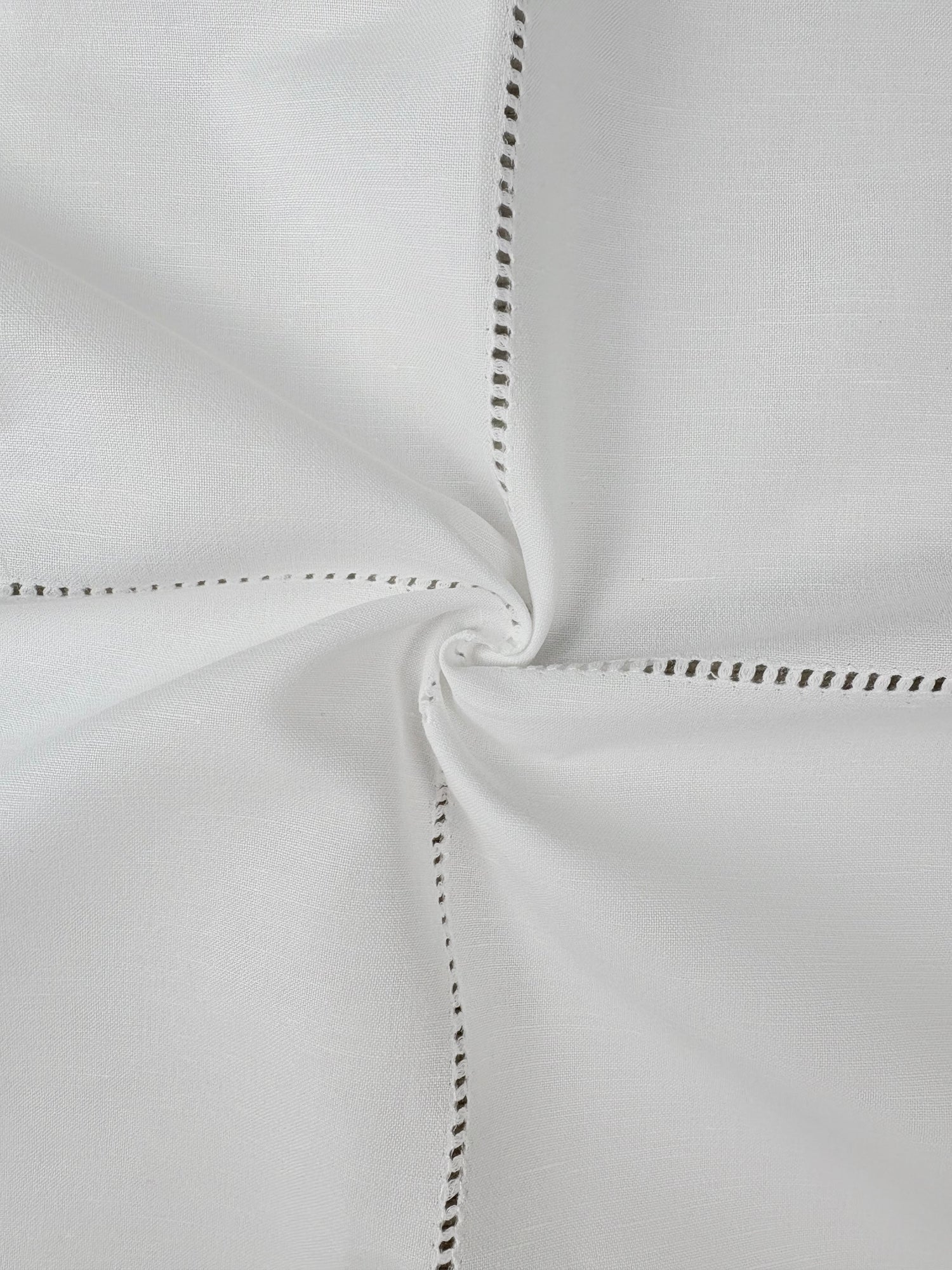 Nappe en métis coton et lin ajourée - Le Royal Monceau