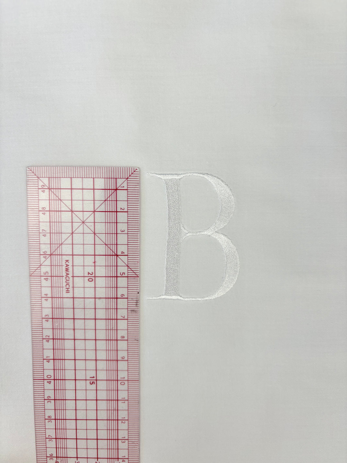 Coupon tissu satin 100% coton broderie B