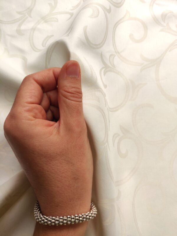 Coupon tissu jacquard satin peigné 100% coton crème - 140 x 200 cm - Upcycling - Seconde Main – Image 2